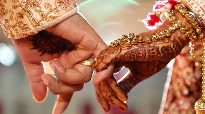 Brawl on bride wearing lipstick, 5 injured in during wedding | Sangbad Pratidin