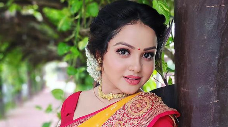 ভালবাসার মরশুম! পাহাড় থেকে ছবি পোস্ট করে ‘প্রেমে’র খবর দিলেন নবনীতা!