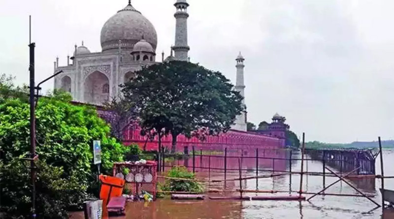 Now Swelling Yamuna reaches iconic Taj Mahal walls after 45 years | Sangbad Pratidin
