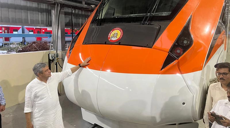 '100% scientific', Railway Minister on orange Vande Bharat trains। Sangbad Pratidin