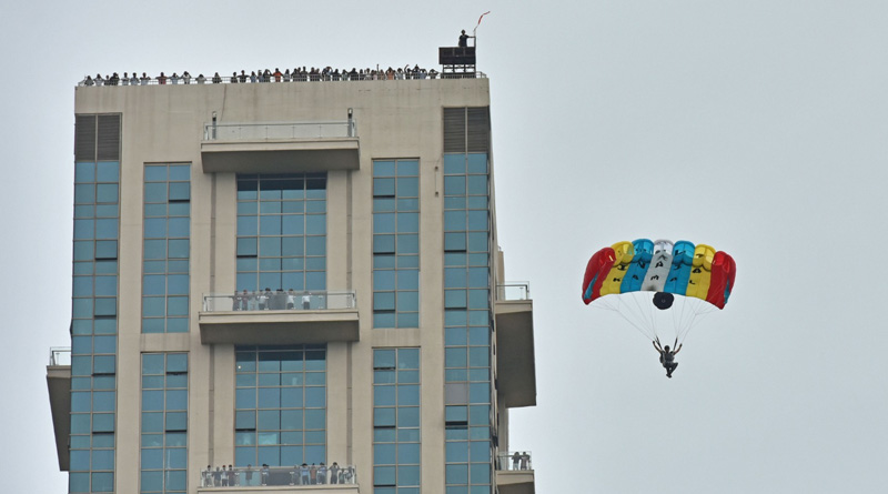 Indian Army group captain jumped from 65th floor to unveil Durand Cup trophy | Sangbad Pratidin