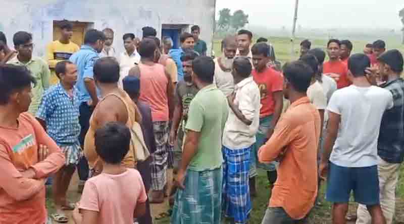 খাবারের মান খারাপ, পরিমাণও কম! অঙ্গনওয়াড়ি কেন্দ্রের বিরুদ্ধে বিক্ষোভ দুবরাজপুরে