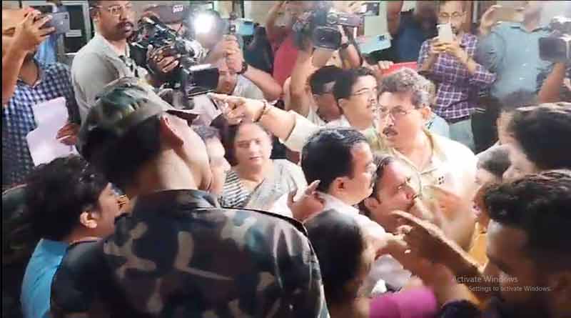 কলকাতা পুরসভার অন্দরে BJP ক্যাডার! প্রতিবাদ করায় TMC কাউন্সিলরকে ‘মার’ কেন্দ্রীয় বাহিনীর