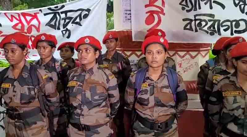Group of people wore army uniform, visited Jadavpur University campus | Sangbad Pratidin