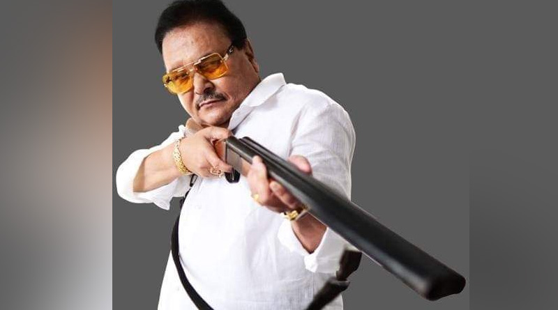 প্রথম ছবিতেই বাজিমাত, হলের বাইরে ভিড় দেখে মনে হচ্ছে ‘শোলে’, মদন বলছেন ‘ওহ লাভলি’