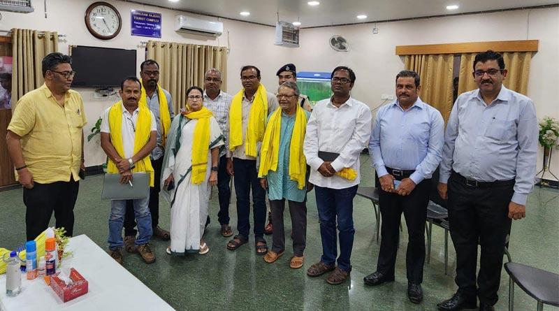 Mamata Banerjee attends a meeting with kurmi leader | Sangbad Pratidin