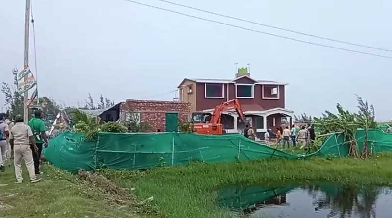 উচ্ছেদ অভিযান ঘিরে পুলিশ ও স্থানীয়দের ধস্তাধস্তি, রণক্ষেত্র মন্দারমণি