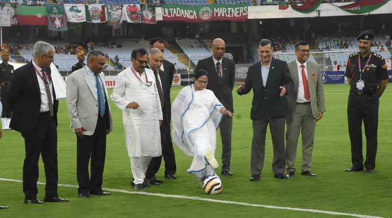 ডুরান্ড কাপের উদ্বোধনী অনুষ্ঠানে মমতা, বলে শট মেরে টুর্নামেন্টের সূচনা