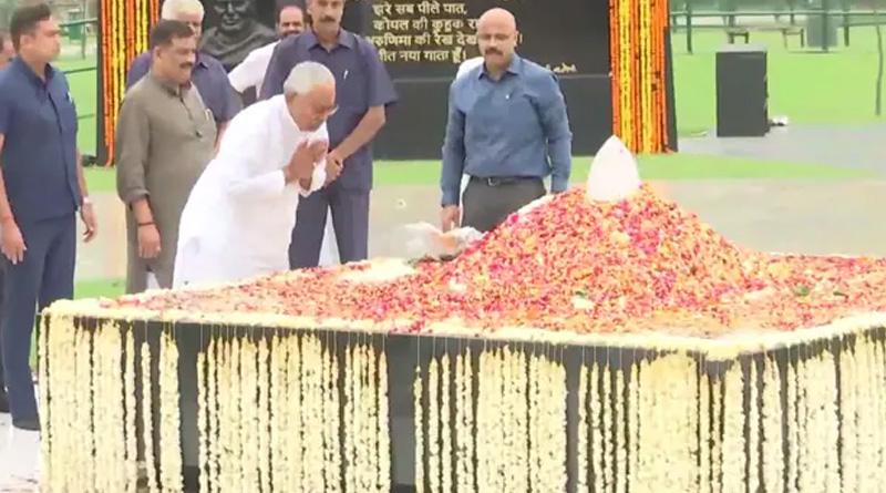 Nitish Kumar visits AB Vajpayee memorial, team NDA was present too | Sangbad Pratidin