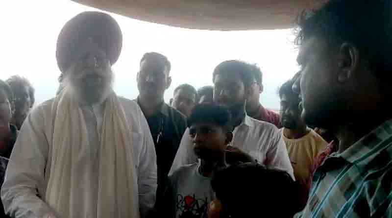 BJP MP SS Ahluwalia mocked by TMC worker in Purba Bardhaman | Sangbad Pratidin