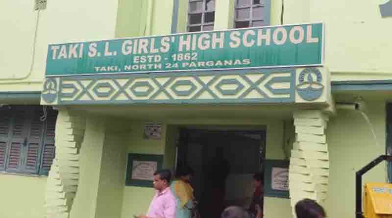 Explosion in school laboratory, 10 students and teacher hospitalized | Sangbad Pratidin