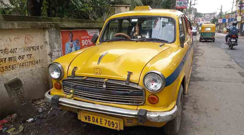 Taxi hits class two student in Haridevpur, admitted in SSKM | Sangbad Pratidin