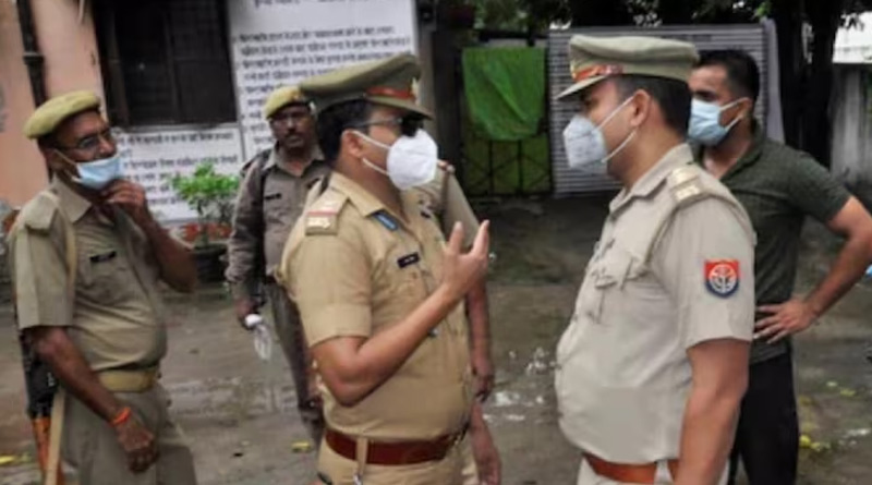 ‘জুতো খুলে ঢুকুন আইসিইউয়ে’, আরজি শুনে খেপে গিয়ে বুলডোজার ডাকলেন লখনউয়ের মেয়র!