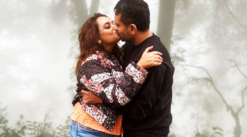 Director Birsa Dasgupta's kissing photo with Wife Bidipta Chakraborty goes viral | Sangbad Pratidin