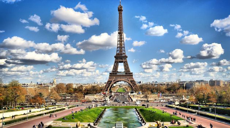 Eiffel Tower evacuated after receiving a bomb threat Call | Sangbad Pratidin
