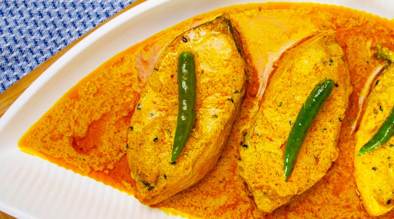 Hilsha recipe: How to cook aam kasundi ilish | Sangbad Pratidin