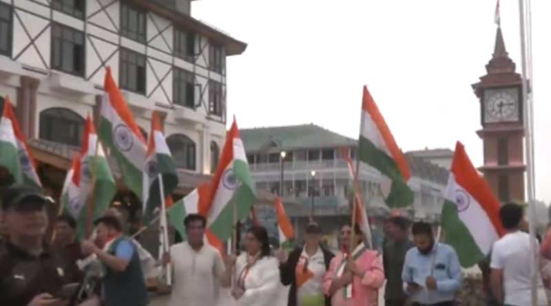 People wave the tricolour at Lal Chowk in Srinagar, as they gather to celebrate 77th Independence Day | Sangbad Pratidin