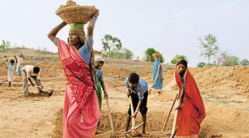 Controversy on paying salary to MNREGA scheme labors on Aadhar number | Sangbad Pratidin