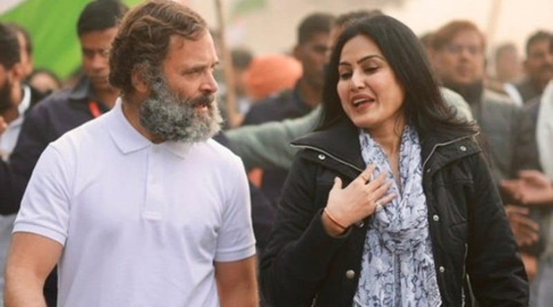 ‘রাহুলের জন্য অল্পবয়সি মেয়ের অভাব নেই’, ফ্লাইং কিস বিতর্কে স্মৃতিকে খোঁচা কংগ্রেস সাংসদের