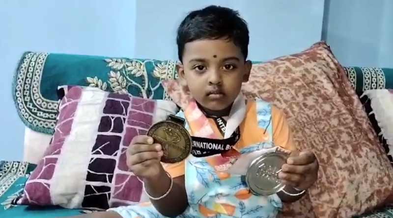 Durgapur's baby boy holds world record for naming 31 countries currencies in one minute | Sangbad Pratidin