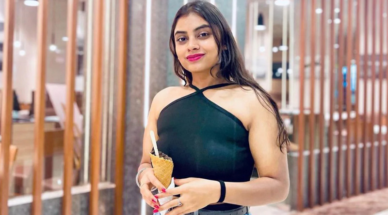 মুম্বইয়ে রহস্যমৃত্যু বিমানসেবিকার! বন্ধ ফ্ল্যাটে উদ্ধার গলার নলি কাটা দেহ