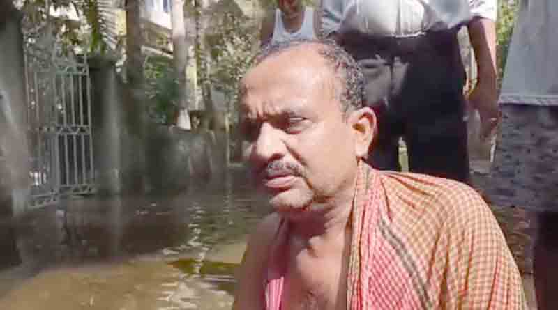 BJP worker baths in waterlogged street to protest in Gobordanga | Sangbad Pratidin