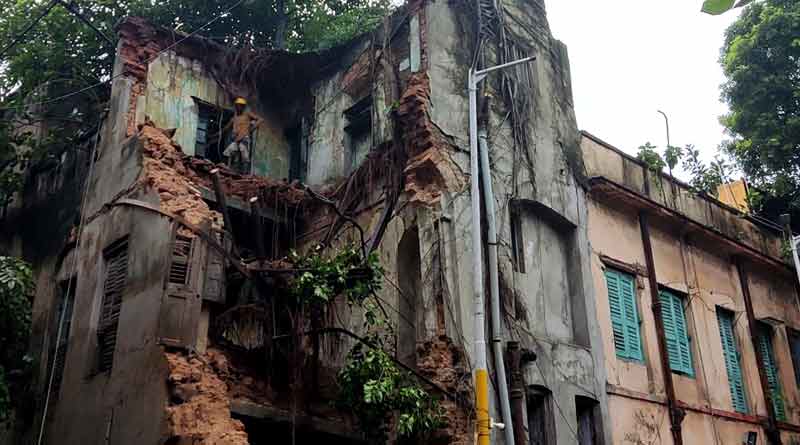 Building collapsed in Hedua due to heavy rain । Sangbad Pratidin
