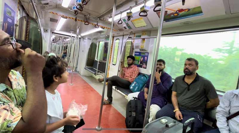Cartoon shows in Metro, another passenger-friendly initiative by Kolkata Metro । Sangbad Pratidin