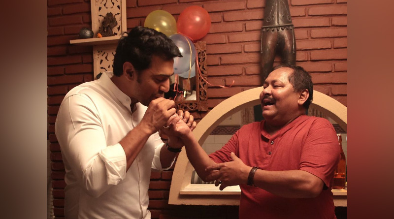 ‘এই তো জীবন’, ডুয়ার্সে ‘প্রধান’ ছবির শুটিংয়ের ফাঁকে গান আড্ডায় দেব, খরাজ