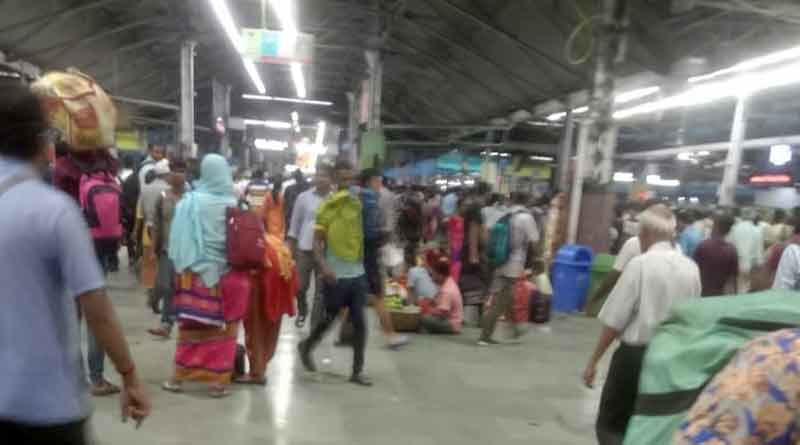 Hawkers protest at Howrah station । Sangbad Pratidin