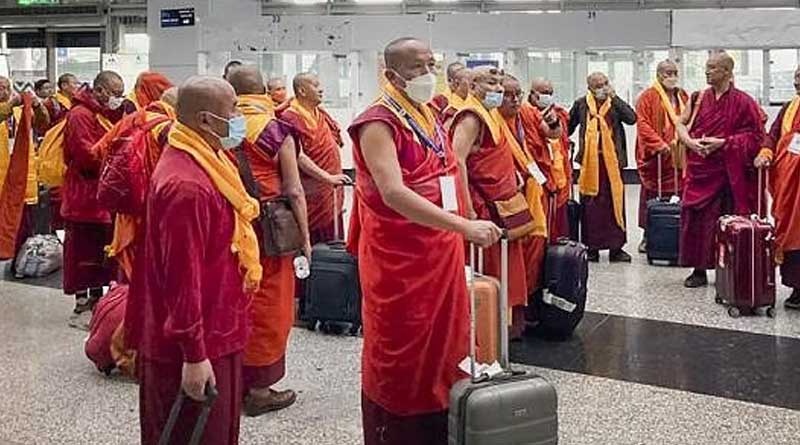 7 Bangladeshi entered Thailand in disguise of monk, arrested | Sangbad Pratidin