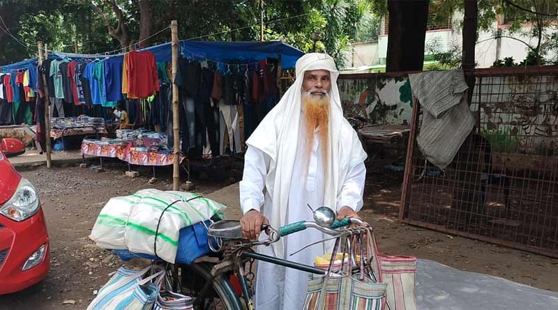 সাইকেলে চেপেই হজ যাত্রা, বয়সকে হার মানিয়ে চমকে দিলেন মুর্শিদাবাদের প্রৌঢ়