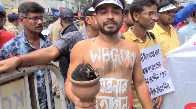 Job Seekers protesting in front of CM Mamata Banerjee house | Sangbad Pratidin