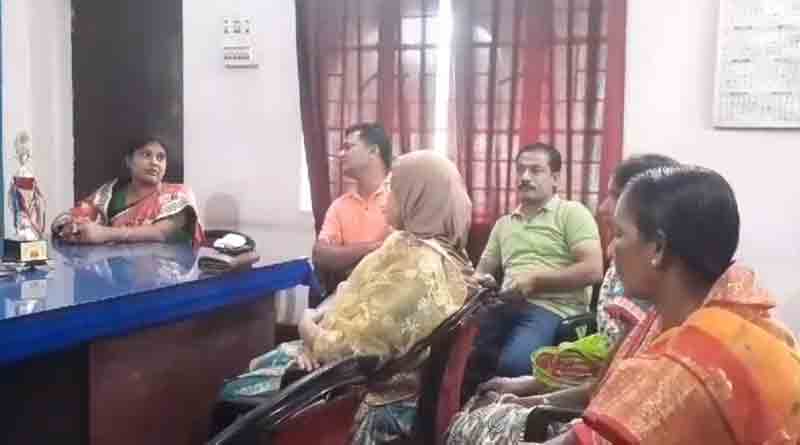 Turncoat Councilors didn't attend Jhalda Municipality Board Meeting | Sangbad Pratidin