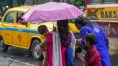 Weather Update: Heavy rain lashes in Kolkata and adjacent area । Sangbad Pratidin