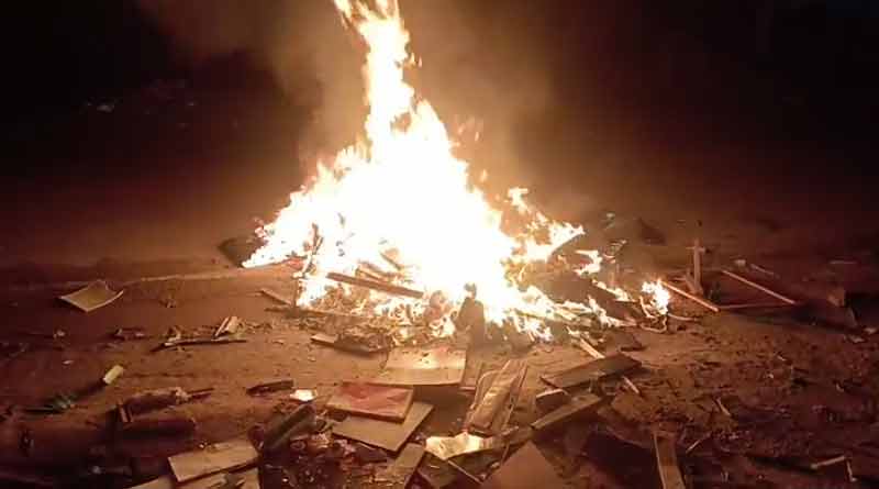 থানায় ইটবৃষ্টি-তৃণমূল কার্যালয়ে আগুন, অধীরের সভার পর রণক্ষেত্র রানিনগর