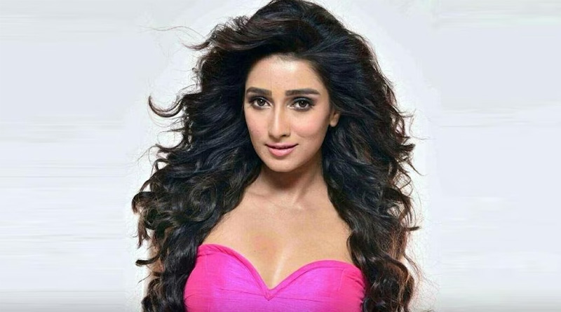 বাংলাদেশে শুটিং করতে গিয়ে হয়রানির শিকার সায়ন্তিকা! ফিরে এলেন কলকাতায়, কী ঘটেছিল?
