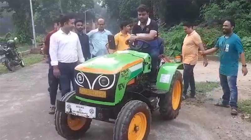 Durgapur News: CMERI Scientists Unveil Revolutionary E-Tractor for Farmers | Sangbad Pratidin