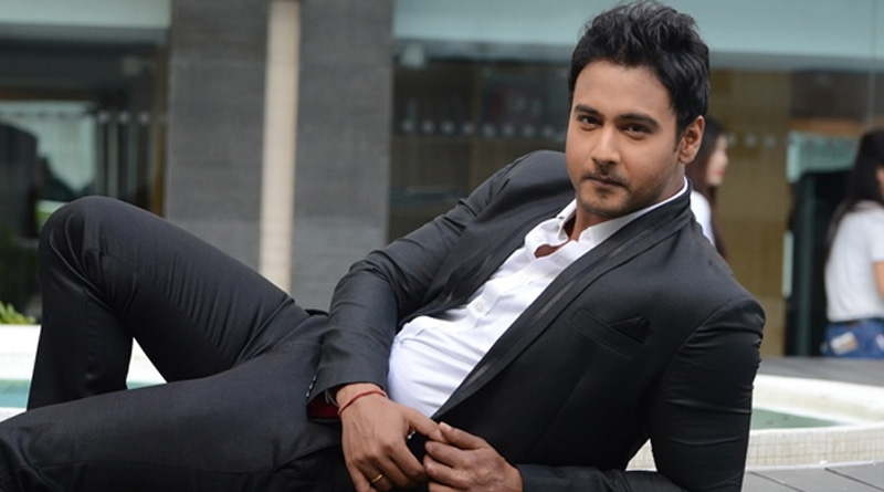 বলিউড নায়িকাকে সঙ্গে নিয়ে কালীঘাটে যশ দাশগুপ্ত, নতুন গল্পের শুরু?