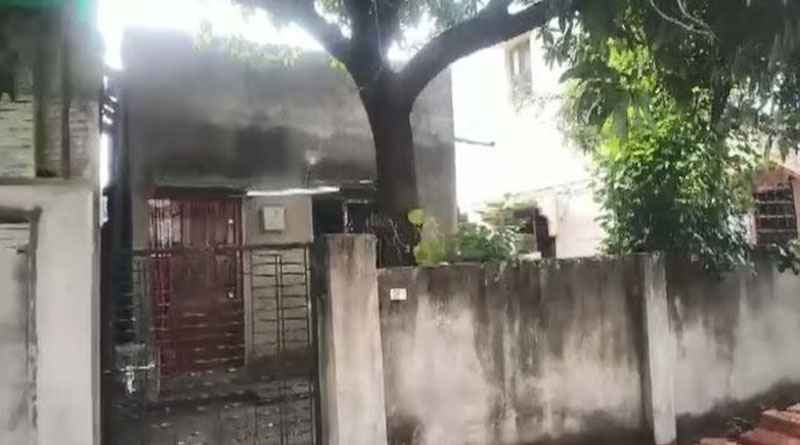 পচা গন্ধ পেয়ে বাড়িতে পুলিশ, বক্স খাট খুলতেই মিলল মা-ছেলের মৃতদেহ