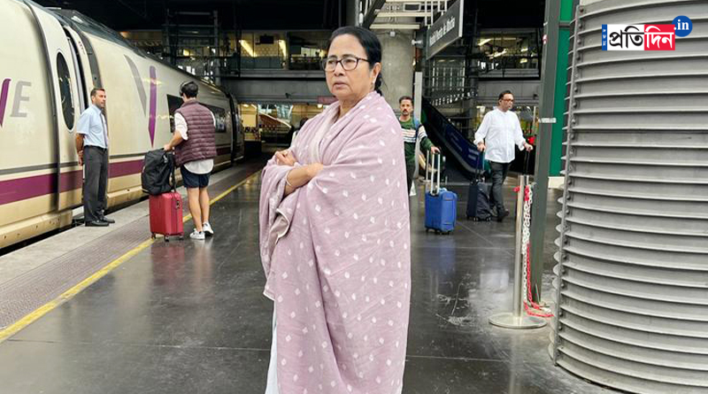 West Bengal CM Mamata Banerjee takes train journey to Barcelona | Sangbad Pratidin