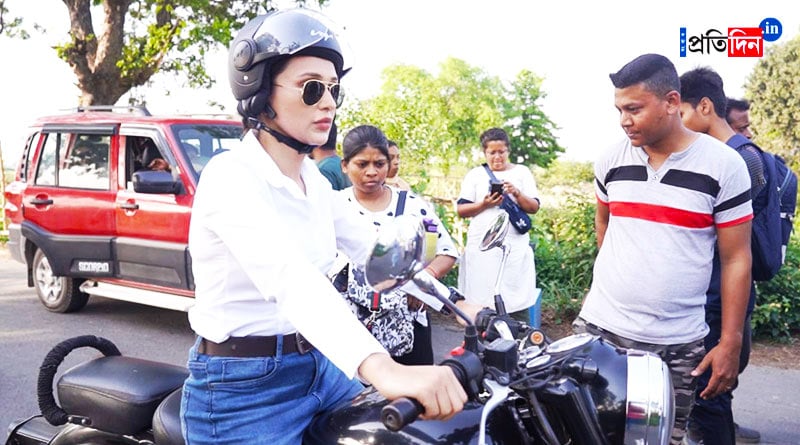 Actress Mimi Chakraborty learnt bike riding for Raktabeej | Sangbad Pratidin