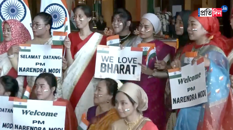 Modi fans displays 'we love Bharat' placards in Indonesia to welcome Modi | Sangbad Pratidin