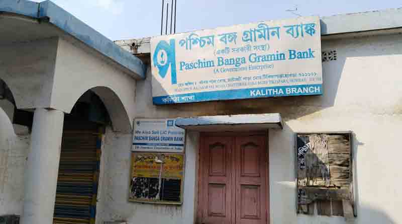এক সপ্তাহে দুবার ব্যাঙ্ক ডাকাতির চেষ্টা বীরভূমে! জানালা ভেঙে ঢুকল দুষ্কৃতীরা