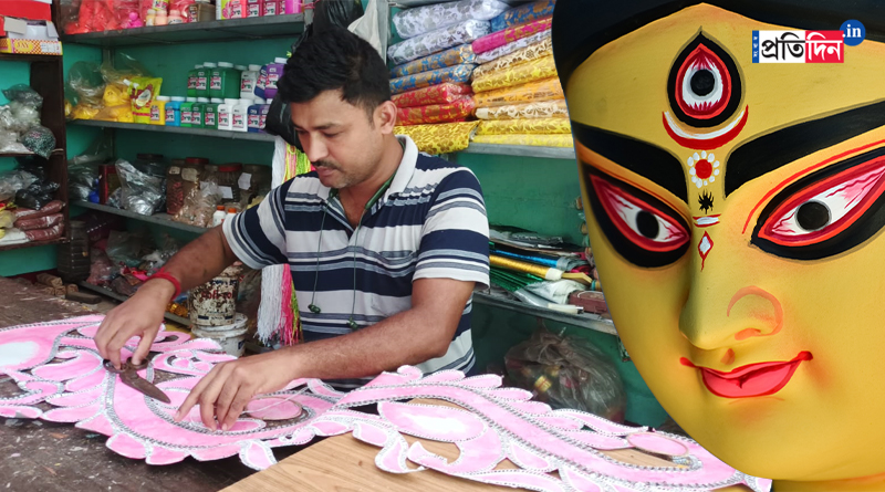 Durga Puja 2023: মৃন্ময়ী দেবীমূর্তির অঙ্গসজ্জার আয়োজন, গয়না তৈরিতে ব্যস্ত শিল্পী, দেখুন ছবি
