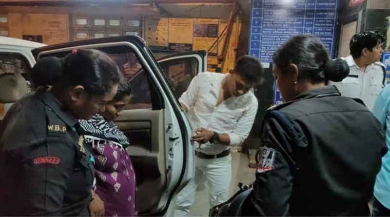 প্রসব যন্ত্রণায় ছটফট, ভিড় ঠেলে অন্তঃসত্ত্বাকে গন্তব্যে পৌঁছতে ‘মসিহা’ পুলিশ