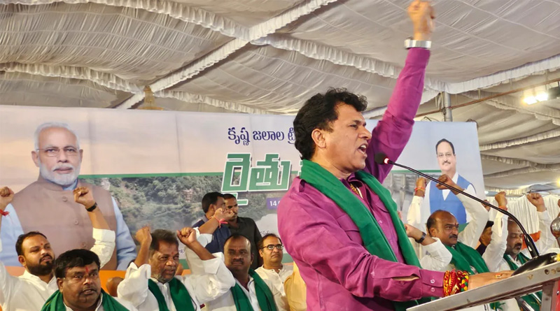 ‘ভারতে থাকতে হলে ভারত মাতা কি জয় বলতেই হবে’, কেন্দ্রীয় মন্ত্রীর মন্তব্যে বিতর্ক