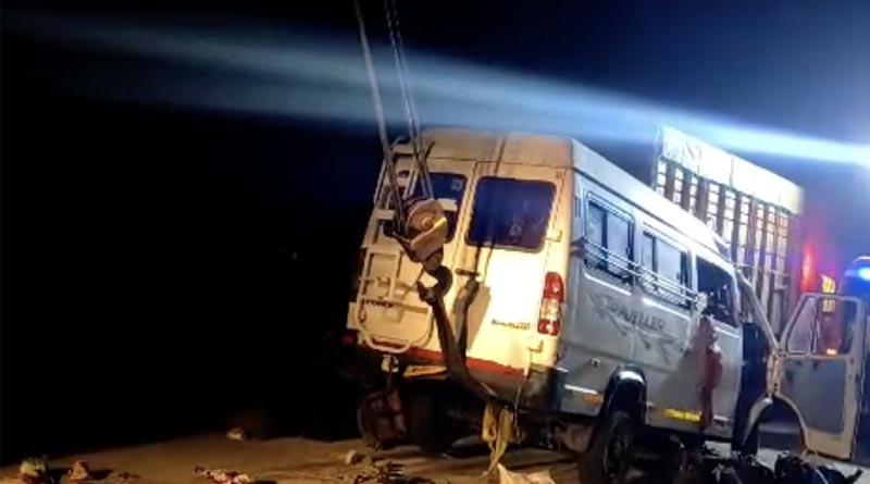 12 people killed when a speeding mini-bus hit a container on Samruddhi Expressway in Maharashtra | Sangbad Pratidin