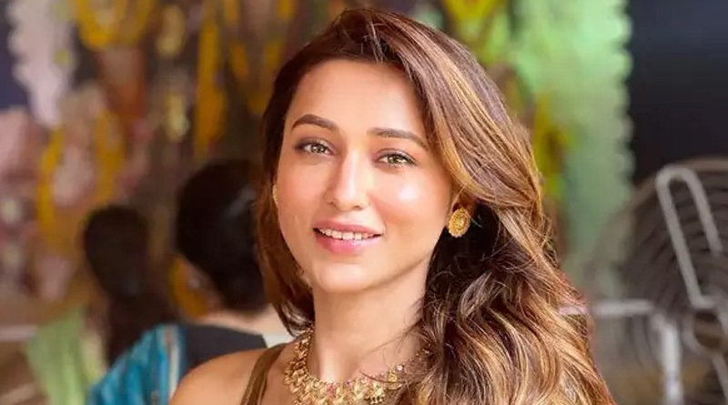 এবার বলিউডে মিমি, পুজোর দিনই সুখবর দিলেন অভিনেত্রী