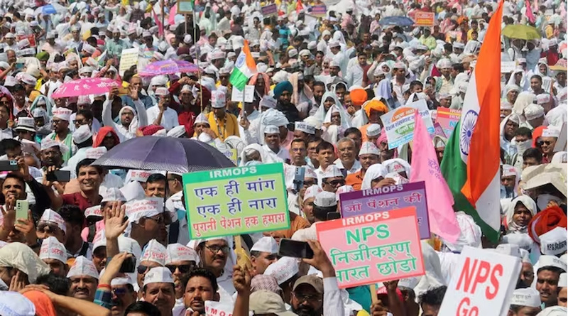 Protest of Government employees in Delhi demanding Old Pension Scheme | Sangbad Pratidin